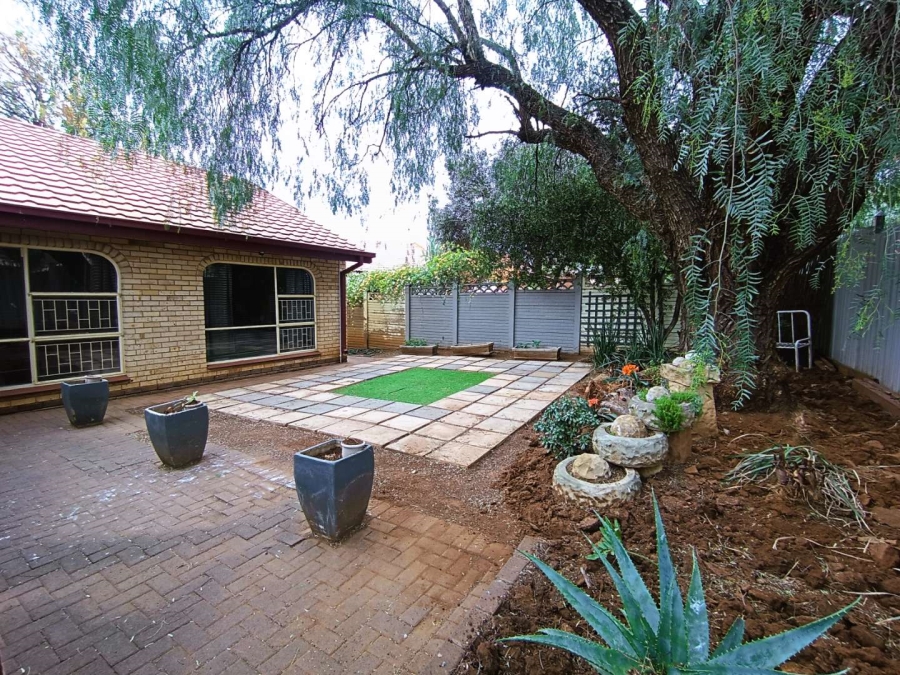 4 Bedroom Property for Sale in Pellissier Free State